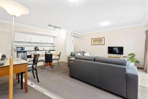 Impressive Apt w Pool Gym and Tennis