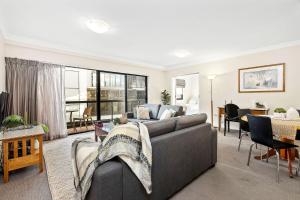 Impressive Apt w Pool Gym and Tennis