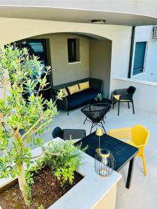 COLIBRI-Design&Beach Appartement mit 40m2 Terrasse und 2 SUPs 