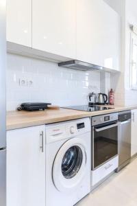 Modern apt close to Metaxourgeio