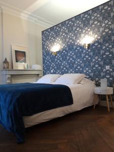 B&B / Chambres d'hotes La CHAMBRE BLEUE : photos des chambres
