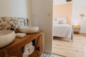 Appartements Le Clos d'Omaha - Suites luxueuses a 5 min d'Omaha Beach : Suite - Vue sur Jardin