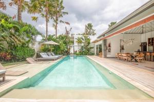 Dreamy 5BR Haven, 200m to Berawas Blissful Beach