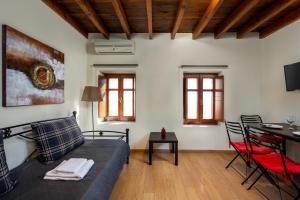 Apartment room in 3 Charites Old Town