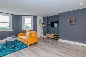 Free Parking Sea View Brighton Beach Two Bedroom Apartment