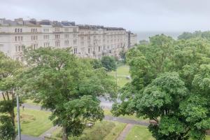 Free Parking Sea View Brighton Beach Two Bedroom Apartment