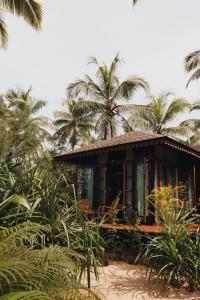 Villa Fiesta - Beachfront Getaway