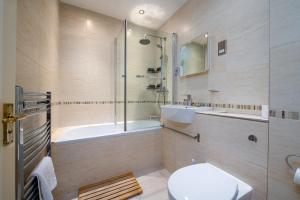 GuestReady - Sunny Victoria Hall