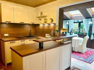 Penthouse-Suite Mountain View mit WaldhütteSaunaNetflix