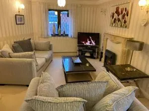 Five Gables - Woodseats