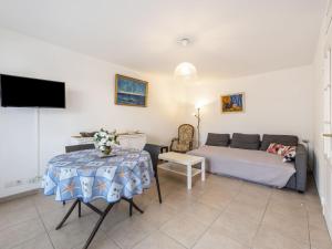 Apartment Beau Rivage-2 by Interhome