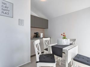 Apartment La Mer-3 by Interhome