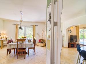 Maisons de vacances Holiday Home L-oliveraie by Interhome : photos des chambres