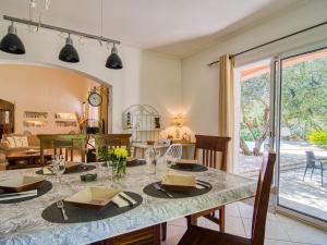 Maisons de vacances Holiday Home L-oliveraie by Interhome : photos des chambres