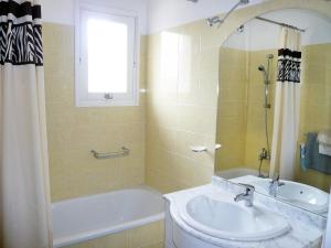 Apartment Les Trois A by Interhome