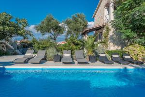 Poolside Stone Residences - Marina Bok 