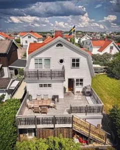 Lovely south-facing patio with grill - Skarvik