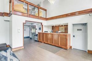 Comfort Suites near I-80 and I-94