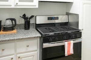 Los Angeles Miracle Mile Spacious 2BR Townhouse