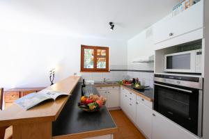 Chalet du Golf618 Family retreat for 9 next to Ski lifts - Happy Rentals