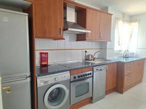 Casa Feliz - Stunning 2 bed Penthouse in Manilva with pool, sea and mountain views, close to the beach and facilities