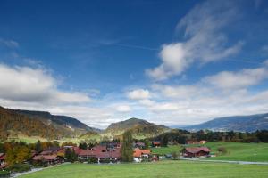 Two-Bedroom Apartment room in Ringhotel Nebelhornblick