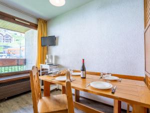 Apartment Névés 150 by Interhome