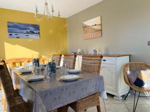 Chez Lucie et Compagnie pavillon familial avec beau jardin