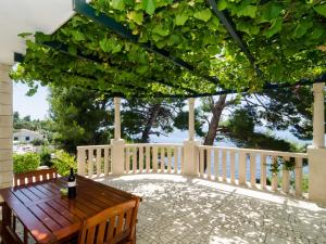 Apartment Plavac Mali-2 by Interhome