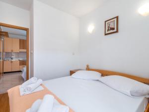 Apartment Apartman 11 by Interhome