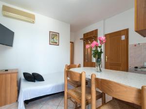 Apartment Apartman 11 by Interhome