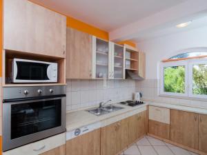 Apartment Plavac Mali-3 by Interhome