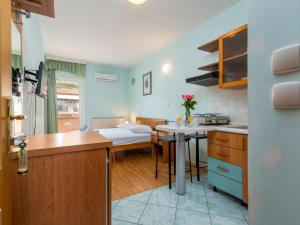 Studio Studio 18 by Interhome