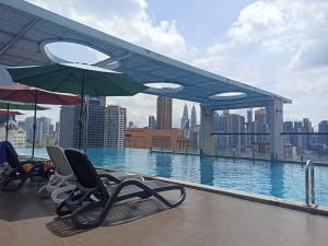 DMajestic Place, 1 King or 1 Queen bed and 1 Super Single bed