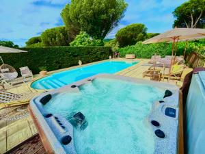 Villas Villa provencale Golfe St Tropez climatisee piscine chauffee, Spa, billard, Wifi haut debit pro : photos des chambres