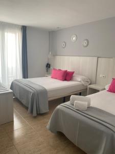 Triple Room (2 Adults + 1 Child) room in Hotel Apartamentos Solimar