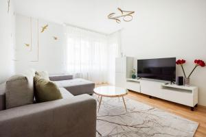 Modern two-bedroom apartment with free parking