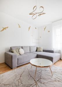 Modern two-bedroom apartment with free parking