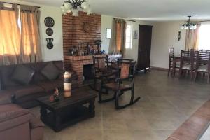 Villa Monterrey- Mesa de Los Santos