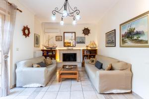 Avias Seaside Hideaway with Lush Garden