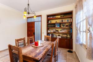 Avias Seaside Hideaway with Lush Garden