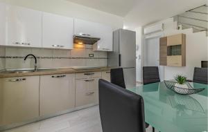 Amazing Home In Liznjan With Wi-Fi