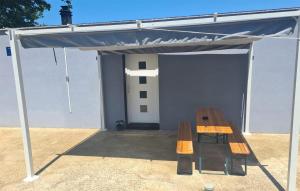 1 Bedroom Lovely Home In Pula