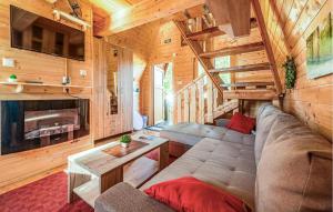 Gorgeous Home In Lovinac With Wi-Fi