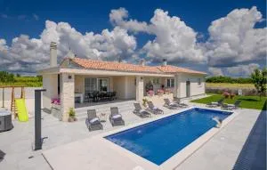 Cozy Home In Loborika With Wifi - Loborika