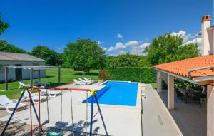 Amazing Home In Frkeci With Wifi