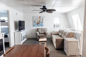 Cozy 2BR Apt Walk to the Beach and Boardwalk