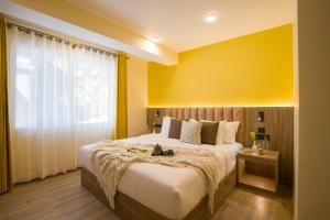 Alaya Stays 1 BHK with Balcony & Breathtaking View - Baljees Melville Divine