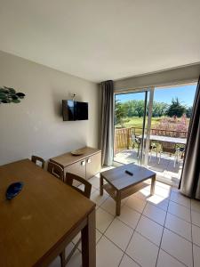 Appartements 110 - Appartement duplex 6 personnes vue sur Golf. : photos des chambres
