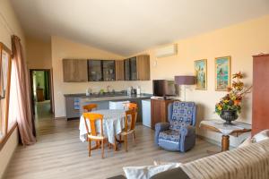 La AMISTAD Apartamento en Chalet con piscina compartida